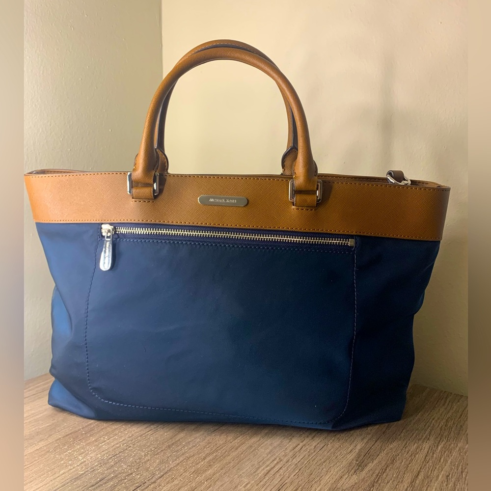 Micheal Kors Navy Colgate Crossbody Tote